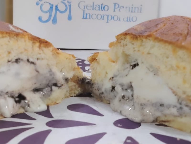Un GPI partido a la mitad, con el gelato de oreo todavía derritiéndose